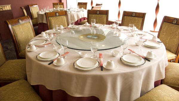 Kikasa Hotel Table Cloths - Luxurious and Durable Table Coverings - Image 3